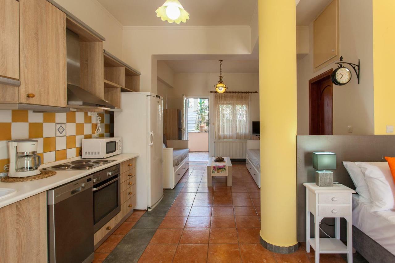 Evelia Apartment Galatas  Exterior photo