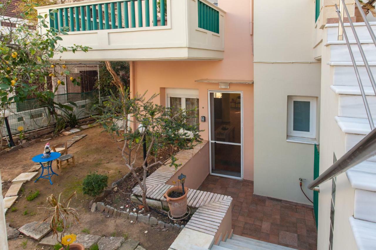 Evelia Apartment Galatas  Exterior photo